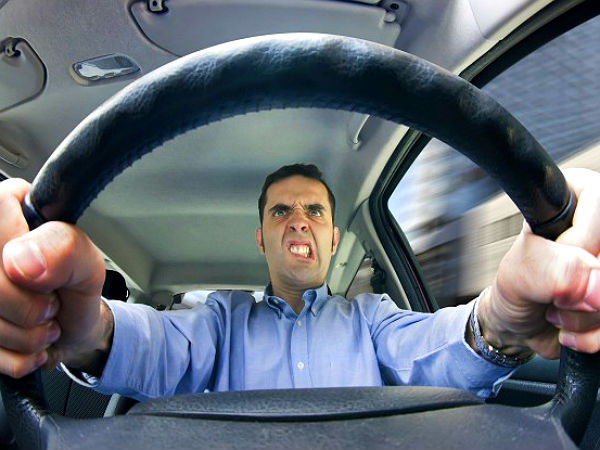 ಪಾನಮತ್ತರಾಗಿ ಗಾಡಿ ಚಾಲನೆ ಬೇಡ