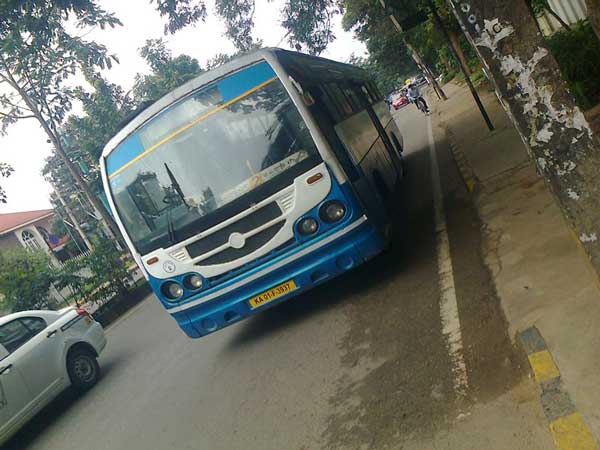 ಹೊಗೆ ಉಗುಳುವ ಬಸ್ ಹಿಡ್ಕೊಡಿ ಬಹುಮಾನ ಗೆಲ್ಲಿರಿ!