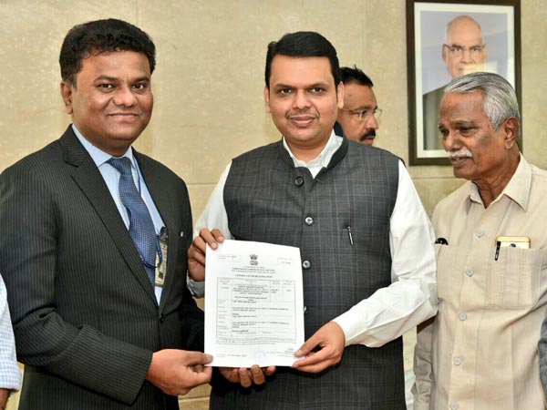 ಮನೆಯ ಟೆರೇಸ್ ಮೇಲೆ ಸ್ವಂತ ವಿಮಾನ ನಿರ್ಮಿಸಿ 'ಮೋದಿ' ಎಂದು ಹೆಸರಿಟ್ಟ...!!