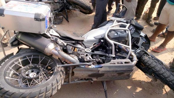 ಬಾಲಕಿಗೆ ಗುದ್ದಿದ ಕೆಟಿಎಂ ಬೈಕ್— ಬೈಕ್ರ್ಗಳಿಗೆ ನಡು ರಸ್ತೆಯಲ್ಲೇ ಹಿಗ್ಗಾಮುಗ್ಗ ಥಳಿತ..!!