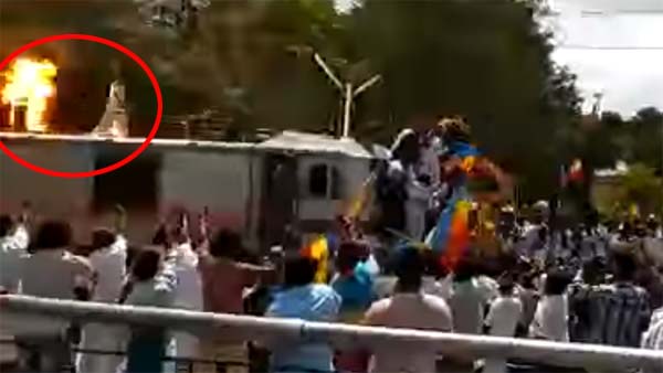 ರೈಲು ತಡೆ ವೇಳೆ ಅವಘಡ- ಹೈ ಟೆನ್ಷನ್ ವೈರ್ ತಾಗಿ ಸುಟ್ಟುಹೋದ ಯುವಕ