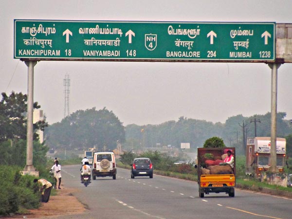 ಹೈವೇಯಲ್ಲಿ ಡ್ರೈವಿಂಗ್ ಮಾಡಲು 11 ಬಹುಮೂಲ್ಯ ಟಿಪ್ಸ್