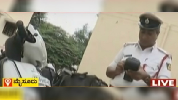 635 ಕೇಸ್ಗಳಿರುವ ಸ್ಕೂಟರಿನ ಕಥೆ ಕೇಳಿದ್ರೆ ನಿಮಗೆ ಶಾಕ್ ಆಗುತ್ತೆ.!