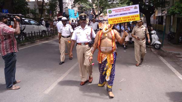ಟ್ರಾಫಿಕ್ ರೂಲ್ಸ್ ಬ್ರೇಕ್ ಮಾಡ್ತೀರಾ? ಹಾಗಾದ್ರೆ ಯಮರಾಜ ನಿಮ್ಮನ್ನು ಬಿಡಲಾರ..!