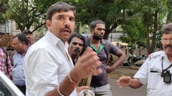 ಓಲಾ ಚಾಲಕನ ದುವರ್ತನೆಯಿಂದಾಗಿ ರೊಚ್ಚಿಗೆದ್ದ ಮಹಿಳೆ..!