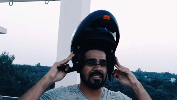 ಹೋಂಡಾ ಆಕ್ಟೀವಾ ಸ್ಕೂಟರ್ಗಿಂತಲೂ ದುಬಾರಿ ಈ ಹೆಲ್ಮೆಟ್ ಬೆಲೆ..!
