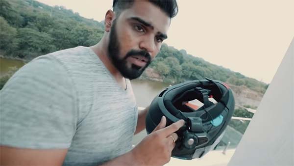 ಹೋಂಡಾ ಆಕ್ಟೀವಾ ಸ್ಕೂಟರ್ಗಿಂತಲೂ ದುಬಾರಿ ಈ ಹೆಲ್ಮೆಟ್ ಬೆಲೆ..!