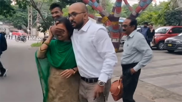 ಮಗ ನೀಡಿದ ದುಬಾರಿ ಗಿಫ್ಟ್ ಕಂಡು ಭಾವುಕರಾದ ತಾಯಿ..