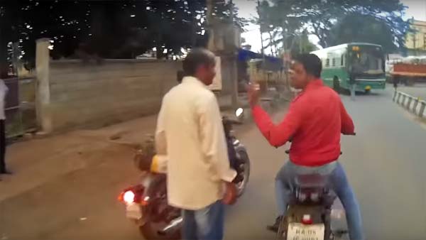 ಒನ್ ವೇನಲ್ಲಿ ಬಂದ ಬಿಎಂಟಿಸಿ ಬಸ್ ಚಾಲಕನಿಗೆ ಸರಿಯಾಗಿಯೇ ಪಾಠ ಕಲಿಸಿದ ಬೈಕ್ ಸವಾರ..!