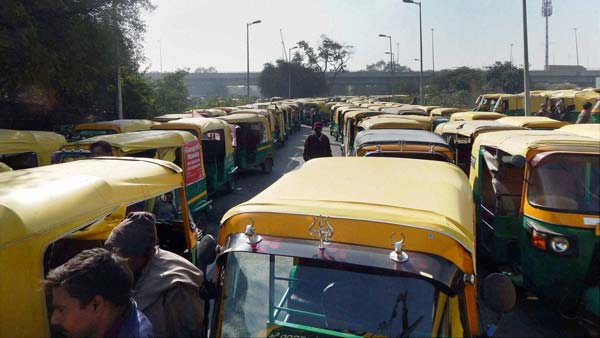 ಸಮಾಜ ಸೇವೆ ಮಾಡುತ್ತಿರುವ ಈ ಆಟೋ ಚಾಲಕರಿಗೊಂದು ಸಲಾಂ