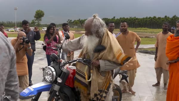 ಸದ್ಗುರು ಜಗ್ಗಿ ವಾಸುದೇವ್ ಅವರ ಹೊಸ ಡುಕಾಟಿ ಬೈಕ್ ಬೆಲೆ ಎಷ್ಟು ಗೊತ್ತಾ?