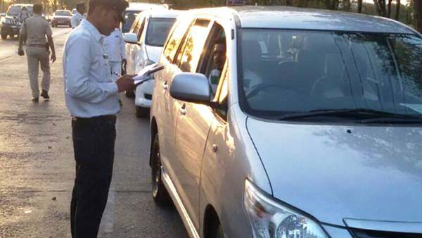 ನಂಬರ್ ಪ್ಲೇಟ್ನಲ್ಲೂ 'ಚೌಕಿದಾರ್'- ಬಿಜೆಪಿ ಎಂಎಲ್ಎ ಕಾರಿಗೆ ಬಿತ್ತು ದಂಡ..!
