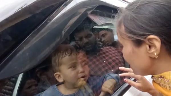 ಕಾರಿನೊಳಗೆ ಸಿಲುಕಿದ್ದ ಮಗು- ಕೊನೆಗೂ ಬಚಾವ್ ಆಗಿದ್ದು ಹೇಗೆ ಗೊತ್ತಾ?