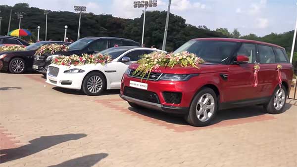 ಬೆಂಗಳೂರಿನ ಉದ್ಯಮಿ ಮದುವೆಮನೆಯಲ್ಲಿ ಐಷಾರಾಮಿ ಕಾರುಗಳ ಕಲರವ..!