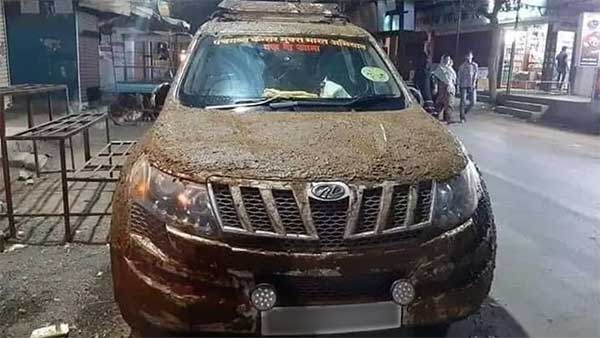 ಬಿಸಿಲ ಧಗೆಯಿಂದ ತಪ್ಪಿಸಿಕೊಳ್ಳಲು ಕಾರುಗಳಿಗೆ ಸಗಣಿ ಮೆತ್ತುತಿರುವುದು ಇದೀಗ ಟ್ರೆಂಡ್