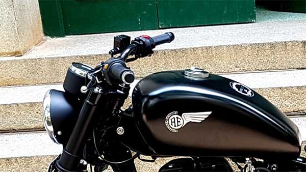 ಮಾಡಿಫೈಗೊಂಡ ರಾಯಲ್ ಎನ್ಫೀಲ್ಡ್ ಕ್ಲಾಸಿಕ್ 500 ಬೈಕ್