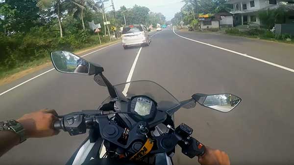 ಸಾವಿನಂಚಿನಿಂದ ಬಚಾವ್ ಆದ ಕೆಟಿಎಂ ಬೈಕ್ ಸವಾರ