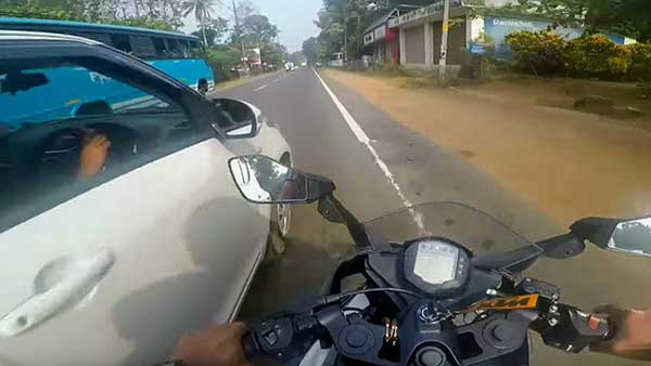 ಸಾವಿನಂಚಿನಿಂದ ಬಚಾವ್ ಆದ ಕೆಟಿಎಂ ಬೈಕ್ ಸವಾರ