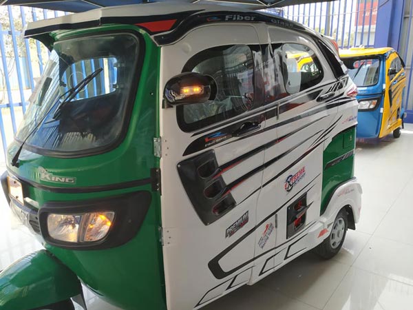 ಸ್ಪೋರ್ಟ್ಸ್ ಕಾರಿನಂತೆ ಮಾಡಿಫೈಗೊಂಡ ಟಿವಿಎಸ್ ರಿಕ್ಷಾ