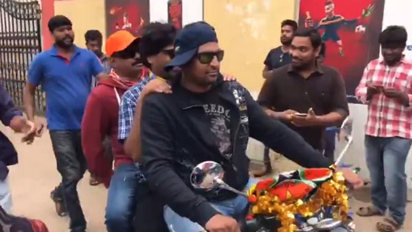 ಟ್ರಾಫಿಕ್ ಪೊಲೀಸರನ್ನು ಕೆಣಕಿ ದಂಡ ವಿಧಿಸಿಕೊಂಡ ರಾಮ್ ಗೋಪಾಲ್ ವರ್ಮಾ