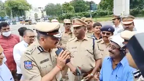 ಟ್ರಾಫಿಕ್ ರೂಲ್ಸ್ ಫಾಲೋ ಮಾಡಿದ್ರೆ ಸಿಗುತ್ತೆ ಸಿನಿಮಾ ಟಿಕೆಟ್, ಫುಡ್ ಕೂಪನ್..!