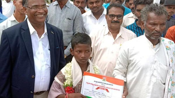 ಆಂಬ್ಯುಲೆನ್ಸ್ ಗೆ ದಾರಿ ತೋರಿಸಿ ಶೌರ್ಯ ಪ್ರಶಸ್ತಿ ಪಡೆದ 12 ವರ್ಷದ ಬಾಲಕ