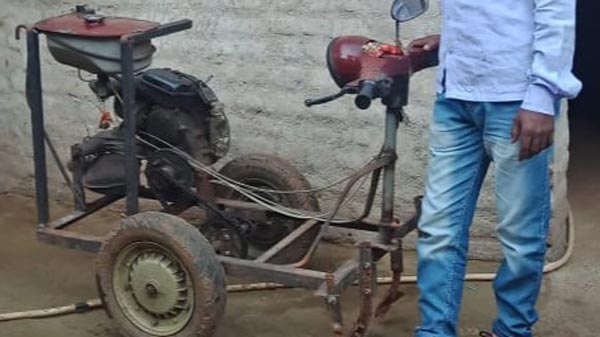 ಸ್ಕೂಟರ್ ಬಿಡಿಭಾಗಗಳಿಂದಲೇ ಅಗ್ಗದ ಬೆಲೆಯ ಟ್ರಾಕ್ಟರ್ ನಿರ್ಮಾಣ ಮಾಡಿದ ರೈತ