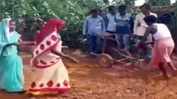 ಸ್ಕೂಟರ್ ಬಿಡಿಭಾಗಗಳಿಂದಲೇ ಅಗ್ಗದ ಬೆಲೆಯ ಟ್ರಾಕ್ಟರ್ ನಿರ್ಮಾಣ ಮಾಡಿದ ರೈತ