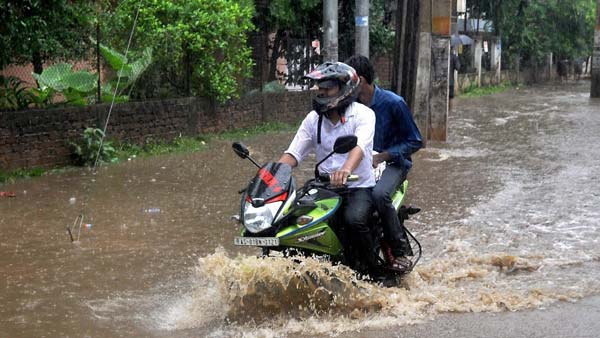 ದಂಡ ವಿಧಿಸಿದ ಪೊಲೀಸರಿಗೆ ಸರಿಯಾಗಿ ಚಮಕ್ ಕೊಟ್ಟ ಎಲೆಕ್ಟ್ರಿಷಿಯನ್