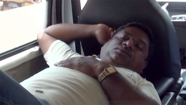 ಹದಗೆಟ್ಟ ರಸ್ತೆಗಳಲ್ಲಿ ಎಂಜಿನಿಯರ್ಗೆ ಬುದ್ದಿ ಕಲಿಸಿದ ಜನ..!
