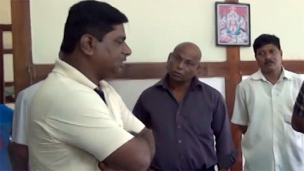 ಹದಗೆಟ್ಟ ರಸ್ತೆಗಳಲ್ಲಿ ಎಂಜಿನಿಯರ್ಗೆ ಬುದ್ದಿ ಕಲಿಸಿದ ಜನ..!