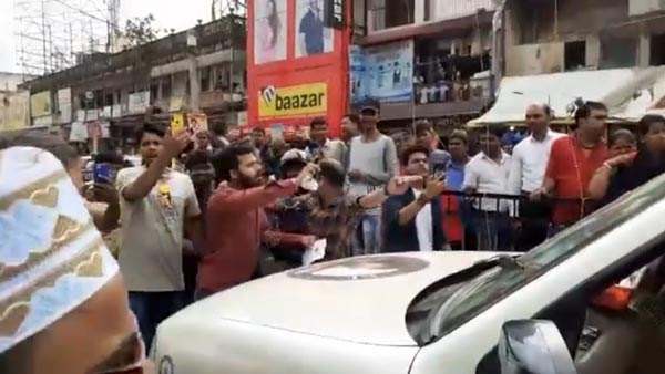 ಸಂಚಾರಿ ನಿಯಮ ಉಲ್ಲಂಘಿಸಿದ ಪೊಲೀಸರಿಗೆ ಬಿಸಿ ಮುಟ್ಟಿಸಿದ ಸಾರ್ವಜನಿಕರು