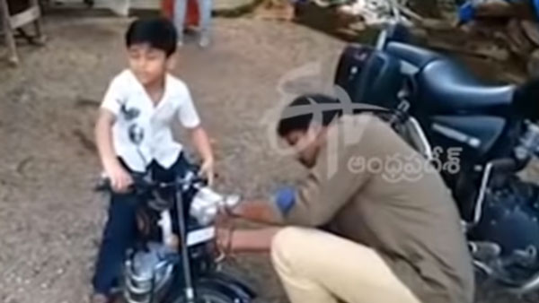 ಮಗನಿಗಾಗಿ ಮಿನಿ ಎಲೆಕ್ಟ್ರಿಕ್ ಬುಲೆಟ್ ಬೈಕ್ ತಯಾರಿಸಿದ ಅಪ್ಪ..!