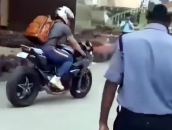 ಸೂಪರ್ಬೈಕಿನಲ್ಲಿ ಕಣ್ಣಿಗೆ ಬಿದ್ದ ಎಂಎಸ್ ಧೋನಿ