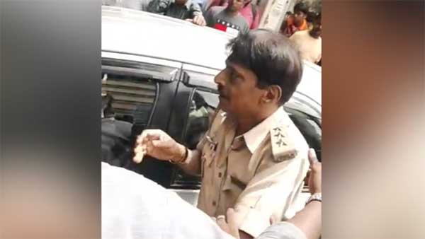 ಬೆಳ್ಳಂಬೆಳ್ಳಗೆ ಕುಡಿದು ಆಟೋಗೆ ಗುದ್ದಿದ ಬೆಂಗಳೂರಿನ ಆರ್ಟಿಒ ಇನ್ಸ್ ಪೆಕ್ಟರ್