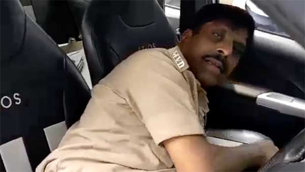 ಬೆಳ್ಳಂಬೆಳ್ಳಗೆ ಕುಡಿದು ಆಟೋಗೆ ಗುದ್ದಿದ ಬೆಂಗಳೂರಿನ ಆರ್ಟಿಒ ಇನ್ಸ್ ಪೆಕ್ಟರ್