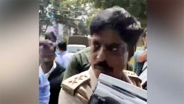 ಬೆಳ್ಳಂಬೆಳ್ಳಗೆ ಕುಡಿದು ಆಟೋಗೆ ಗುದ್ದಿದ ಬೆಂಗಳೂರಿನ ಆರ್ಟಿಒ ಇನ್ಸ್ ಪೆಕ್ಟರ್