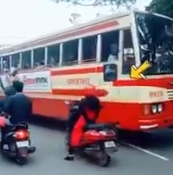 ರಾಂಗ್ಸೈಡ್ ನಲ್ಲಿ ಬಂದ ಬಸ್ ಚಾಲಕನಿಗೆ ಪಾಠ ಕಲಿಸಿದ ಯುವತಿ