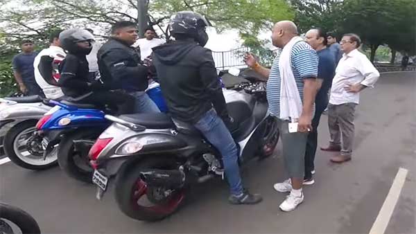ಸೂಪರ್ಬೈಕುಗಳನ್ನು ಅಡ್ಡಗಟ್ಟಿದ ಸ್ಥಳೀಯರು, ಕಾರಣವೇನು ಗೊತ್ತಾ?