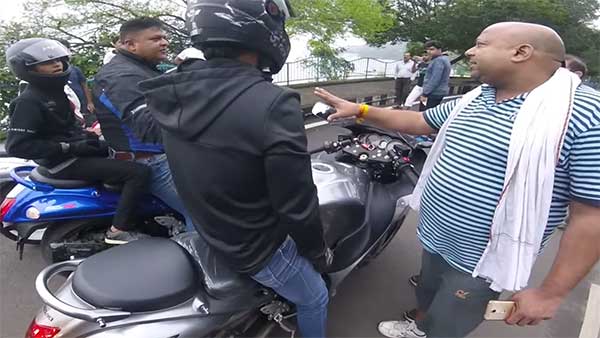 ಸೂಪರ್ಬೈಕುಗಳನ್ನು ಅಡ್ಡಗಟ್ಟಿದ ಸ್ಥಳೀಯರು, ಕಾರಣವೇನು ಗೊತ್ತಾ?