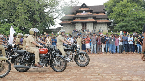 ನಿಷೇಧವಿದ್ದರೂ ಕಾನೂನು ಉಲ್ಲಂಘಿಸಿದ ಪೊಲೀಸರು
