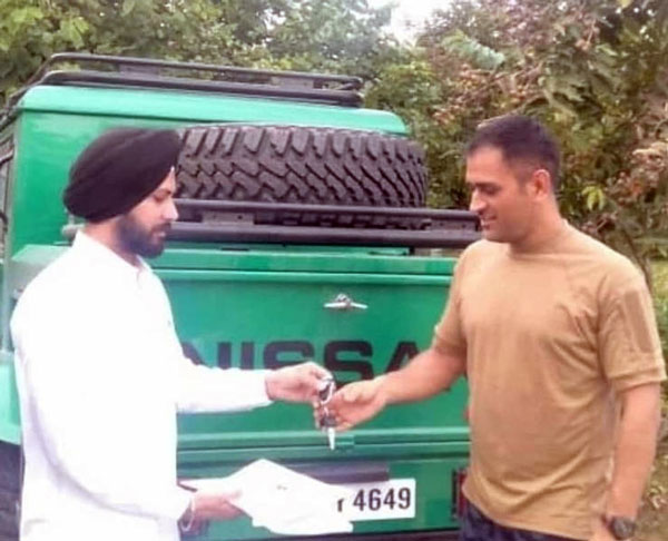 ಭಾರೀ ಗಾತ್ರದ ಕಾರು ಖರೀದಿಸಿದ ಎಂಎಸ್ ಧೋನಿ