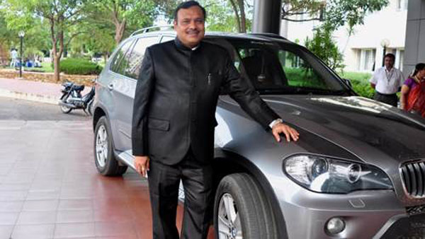 ದುಬಾರಿ ಬೆಲೆಯ ರೋಲ್ಸ್ ರಾಯ್ಸ್ ಖರೀದಿಸಿದ ಟ್ಯಾಕ್ಸಿ ಡ್ರೈವರ್
