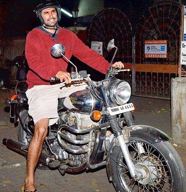 ರಾಯಲ್ ಎನ್ಫೀಲ್ಡ್ ಹೊಂದಿರುವ ಸೆಲೆಬ್ರಿಟಿಗಳು