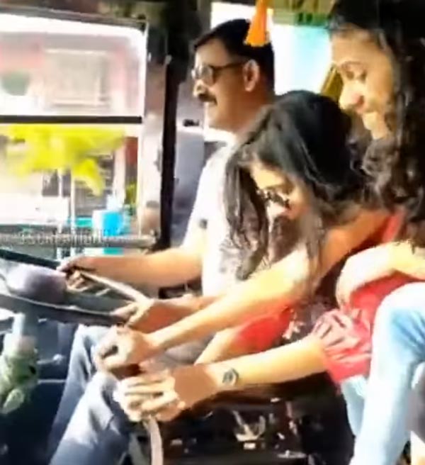 ಹುಡುಗಿಯರಿಗೆ ಗೇರ್ ಬದಲಿಸಲು ಬಿಟ್ಟು ಡಿಎಲ್ ಕಳೆದುಕೊಂಡ ಡ್ರೈವರ್..!
