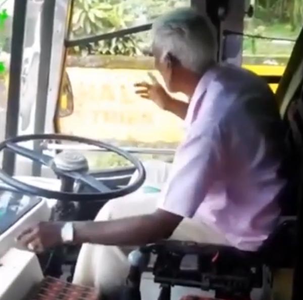 ವಯಸ್ಸಾದರೂ ಕುಂದದ ಅಜ್ಜನ ಡ್ರೈವಿಂಗ್ ಉತ್ಸಾಹ..!