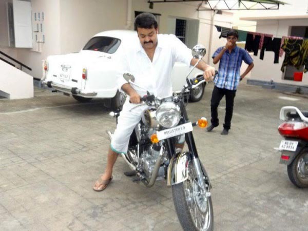 ರಾಯಲ್ ಎನ್ಫೀಲ್ಡ್ ಹೊಂದಿರುವ ಸೆಲೆಬ್ರಿಟಿಗಳು