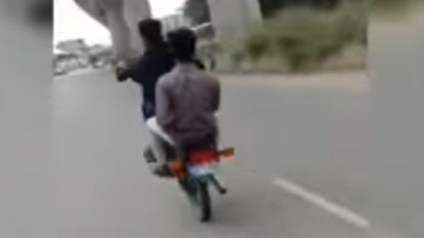 ಬೆಂಗಳೂರಿನಲ್ಲಿ ವ್ಹೀಲಿಂಗ್ ಮಾಡಿ ತಗ್ಲಾಕಿಕೊಂಡ ಪುಂಡರು