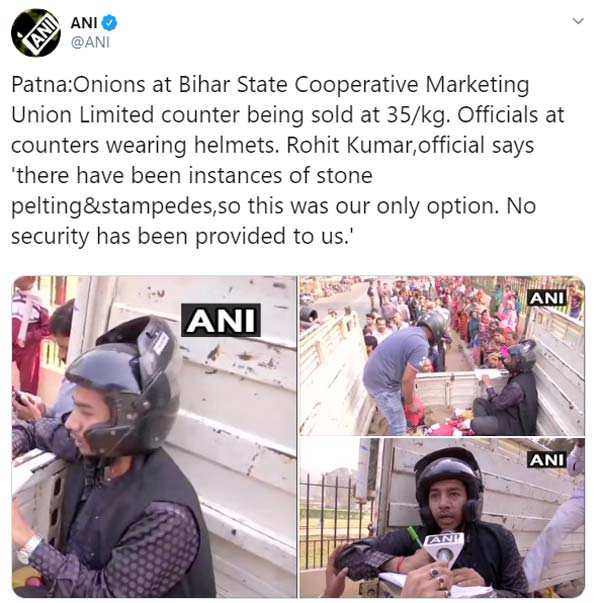 ಹೆಲ್ಮೆಟ್ ಧರಿಸಿ ಈರುಳ್ಳಿ ಮಾರಾಟ ಮಾಡಿದ ಕೋ ಆಪರೇಟಿವ್ ಸಿಬ್ಬಂದಿ