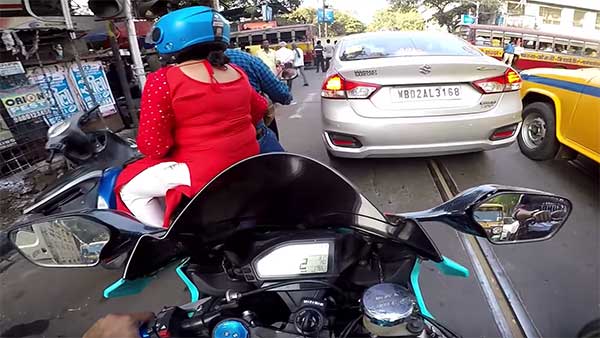 ತಪ್ಪಿಸಿಕೊಂಡ ಬೈಕ್ ಸವಾರನನ್ನು ಕೊನೆಗೂ ಹಿಡಿದ ಟ್ರಾಫಿಕ್ ಪೊಲೀಸ್..!